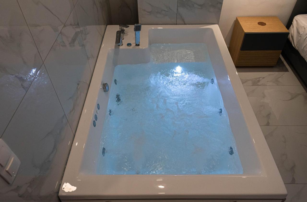Athens Jacuzzi Apartment 外观 照片